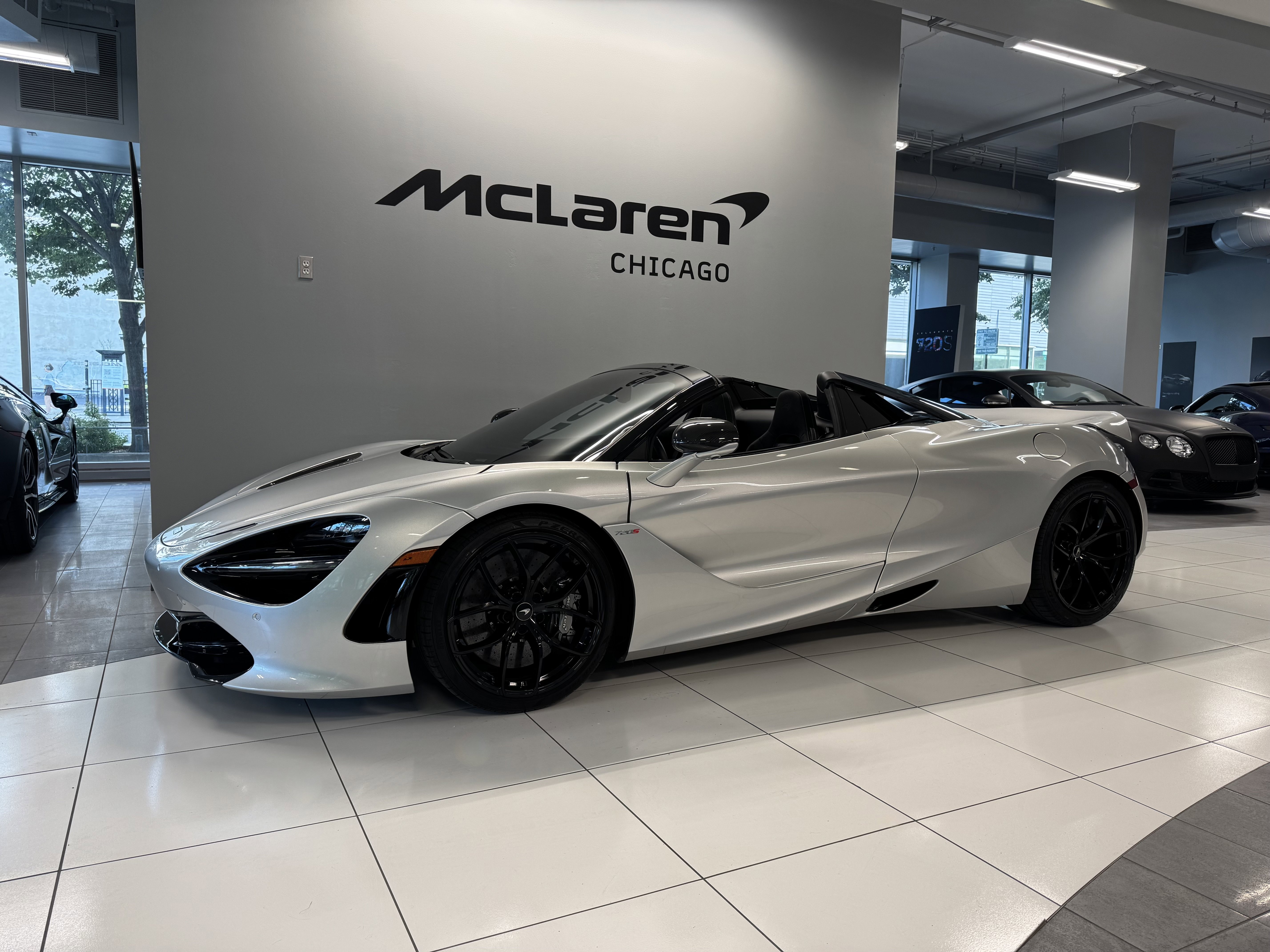 Used 2022 McLaren 720S Performance image 1