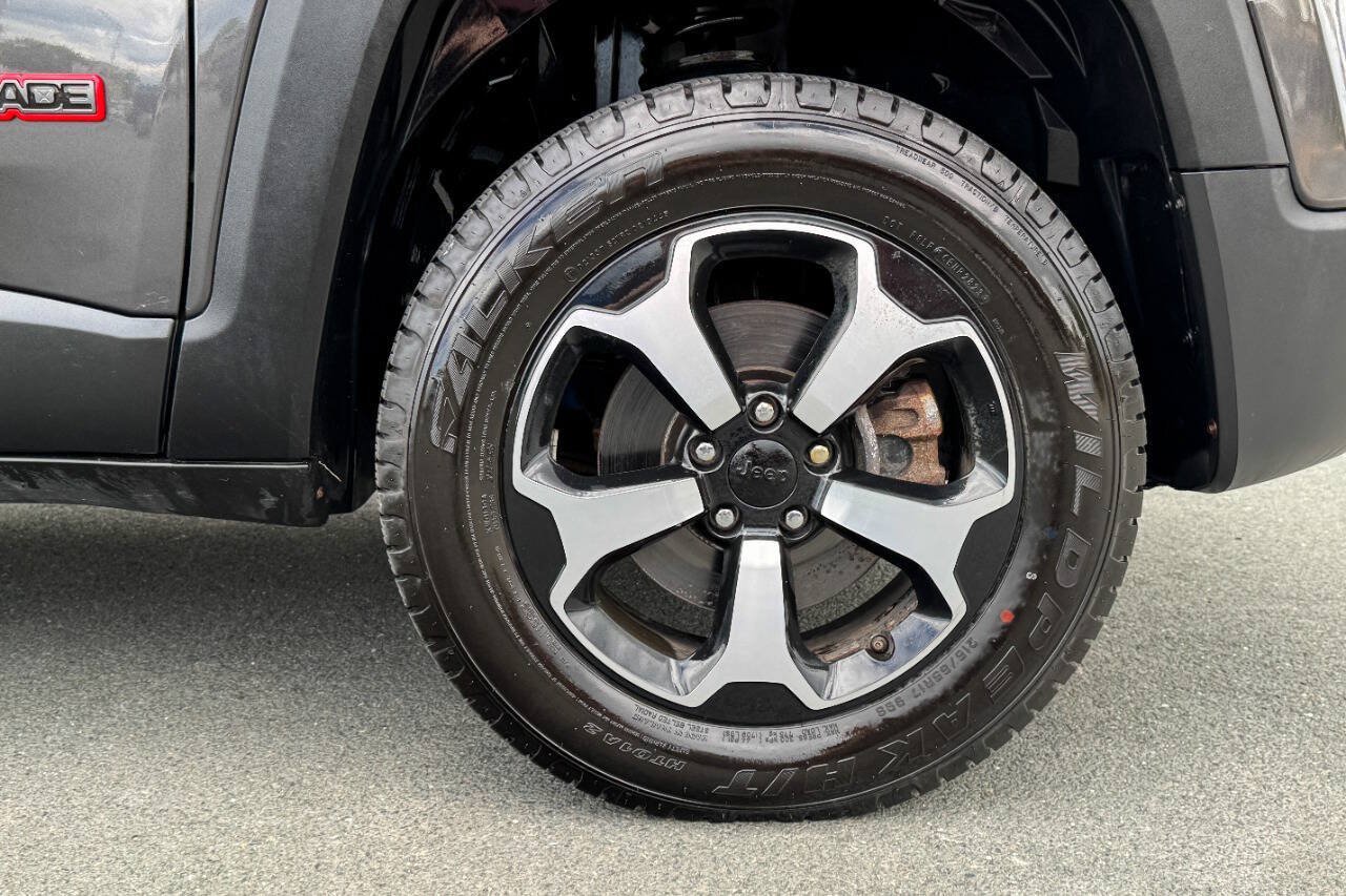 Used 2019 Jeep Renegade Trailhawk w/ UConnect 8.4 Nav Group AWD/4WD image 10