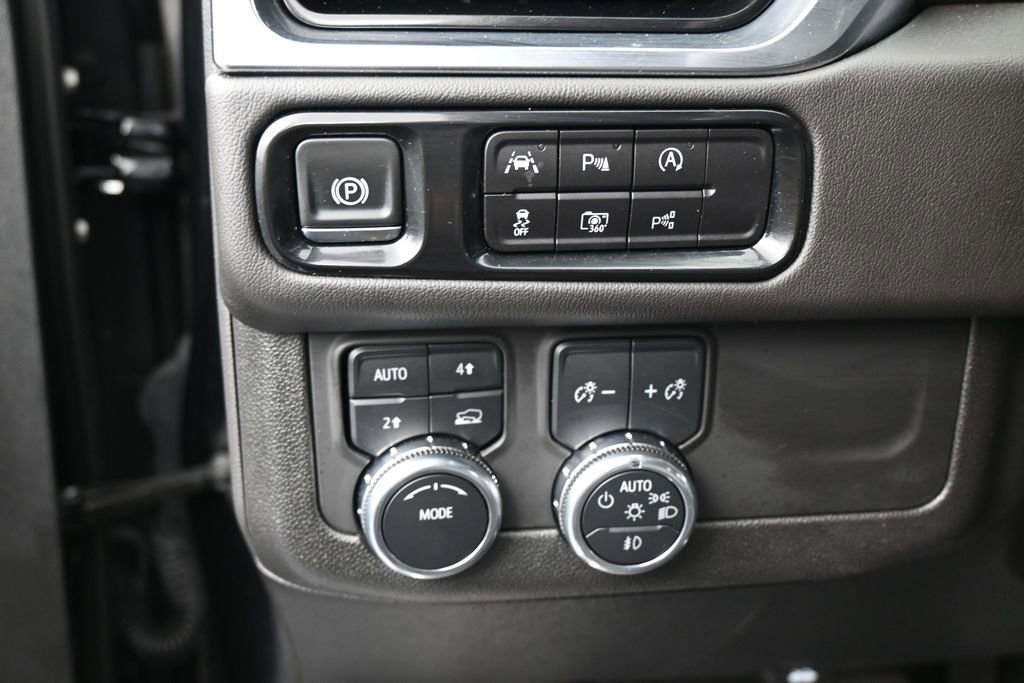 Used 2025 GMC Yukon Denali AWD/4WD image 15