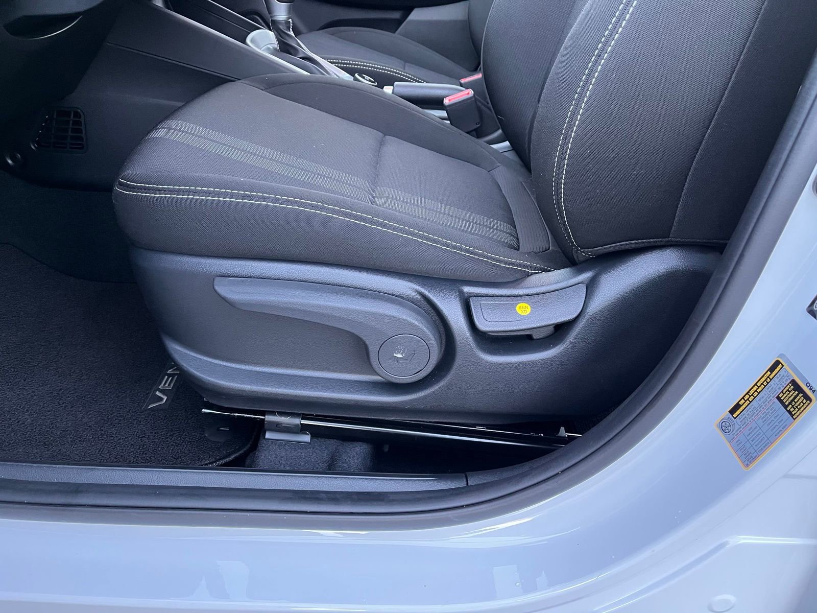 Used 2025 Hyundai Venue SEL image 27