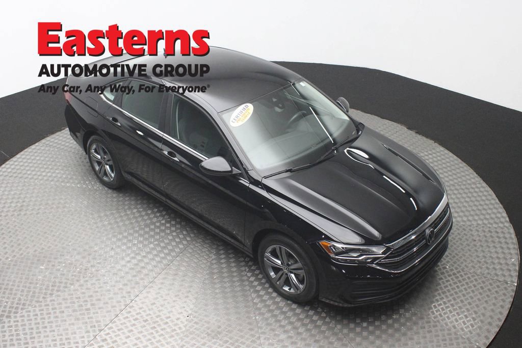 Used 2024 Volkswagen Jetta SE FWD image 3