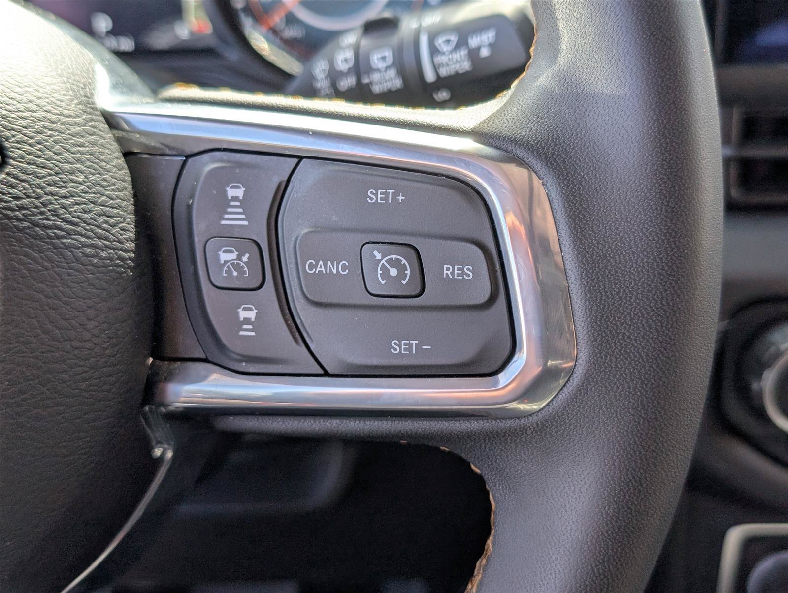 Used 2025 Jeep Wrangler Unlimited Sahara AWD/4WD image 20
