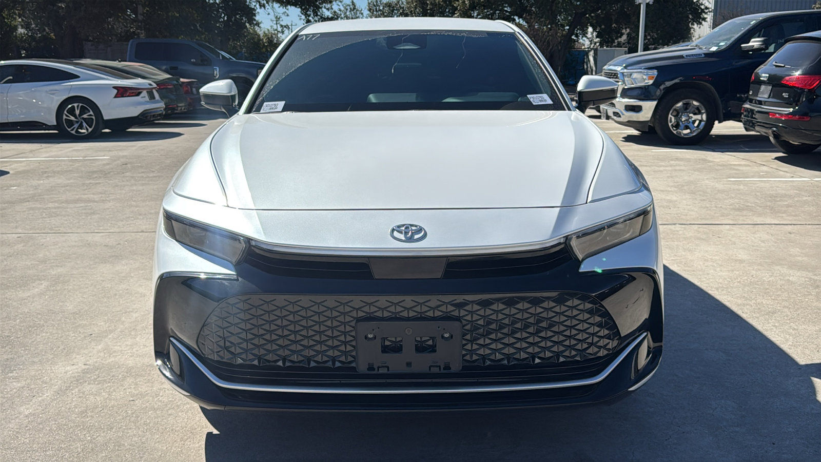 Used 2023 Toyota Crown Limited image 2