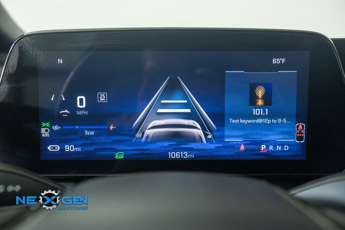Used 2024 Chevrolet Equinox EV RS FWD image 17