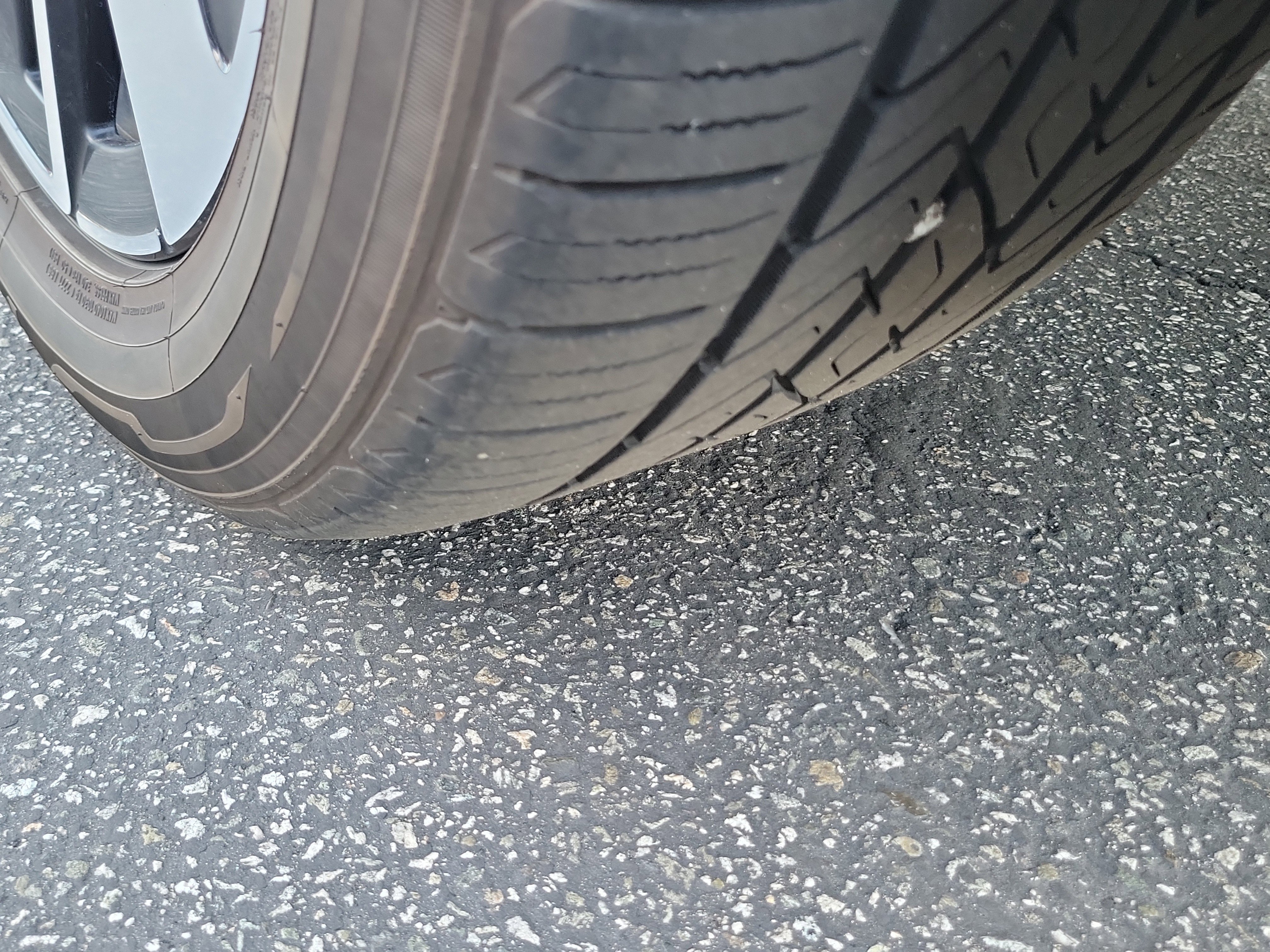 Used 2024 Volkswagen Atlas SE image 30