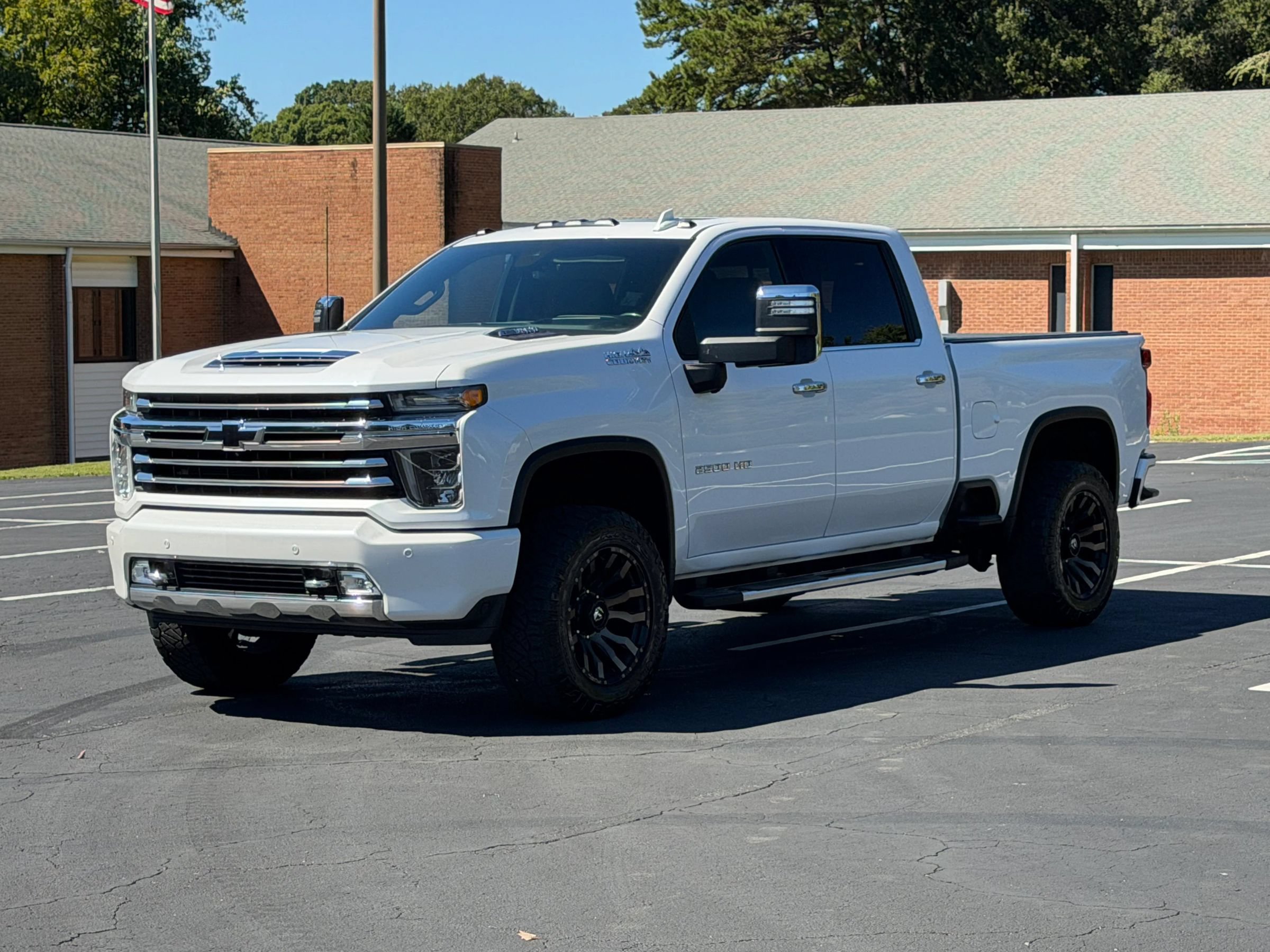 Used 2020 Chevrolet Silverado 2500 High Country w/ Technology Package AWD/4WD image 1
