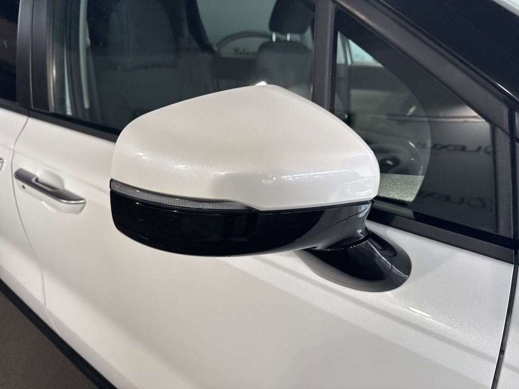 Used 2022 Kia Carnival LX image 9