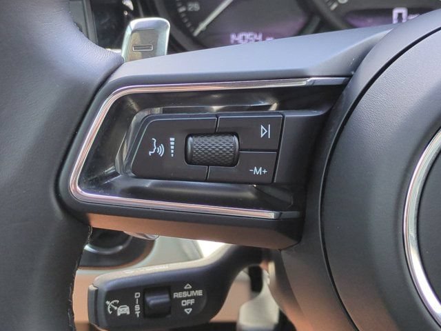 Used 2024 Porsche Macan AWD/4WD image 22