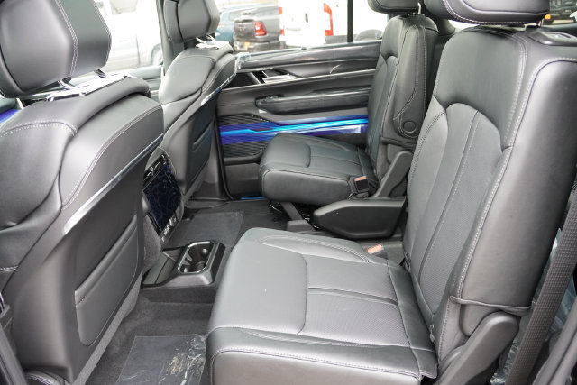 New 2026 Jeep Grand Wagoneer L Summit AWD/4WD image 12
