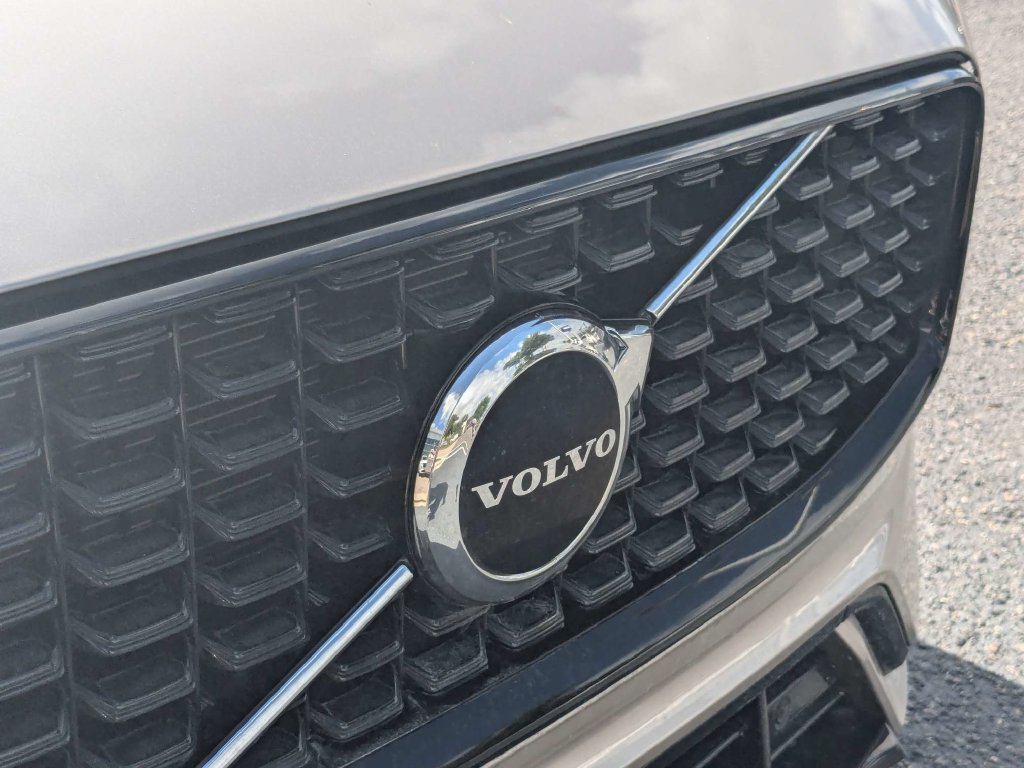 Certified 2024 Volvo XC60 B5 Core AWD/4WD image 11
