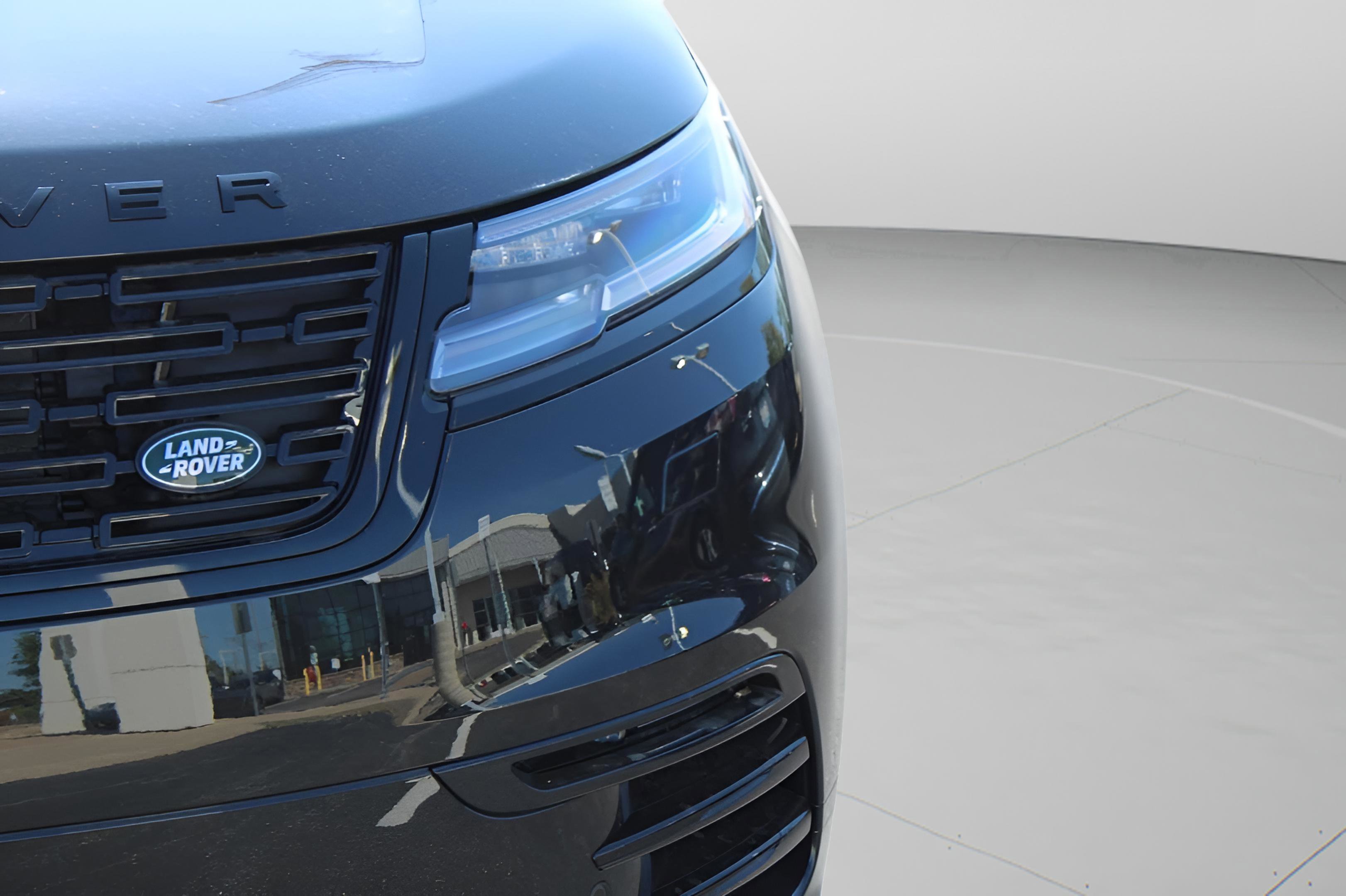 Used 2025 Land Rover Range Rover Velar Dynamic SE image 10
