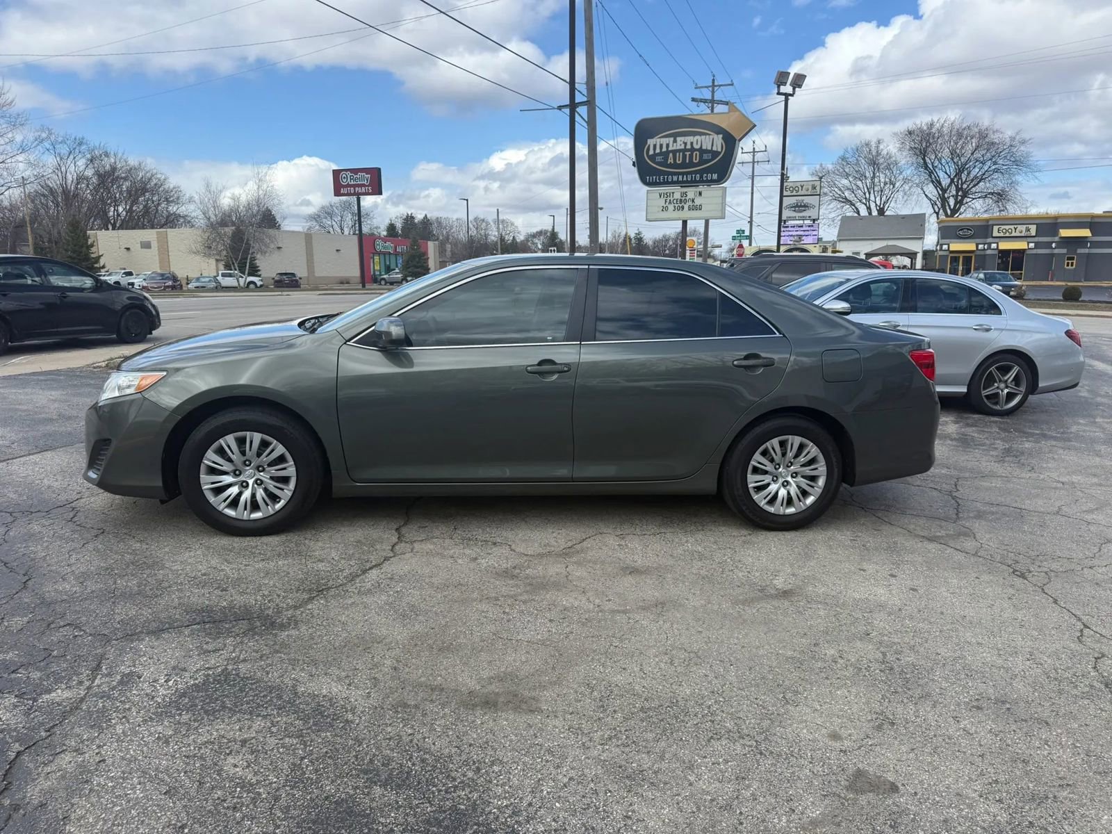 Used 2013 Toyota Camry L image 8