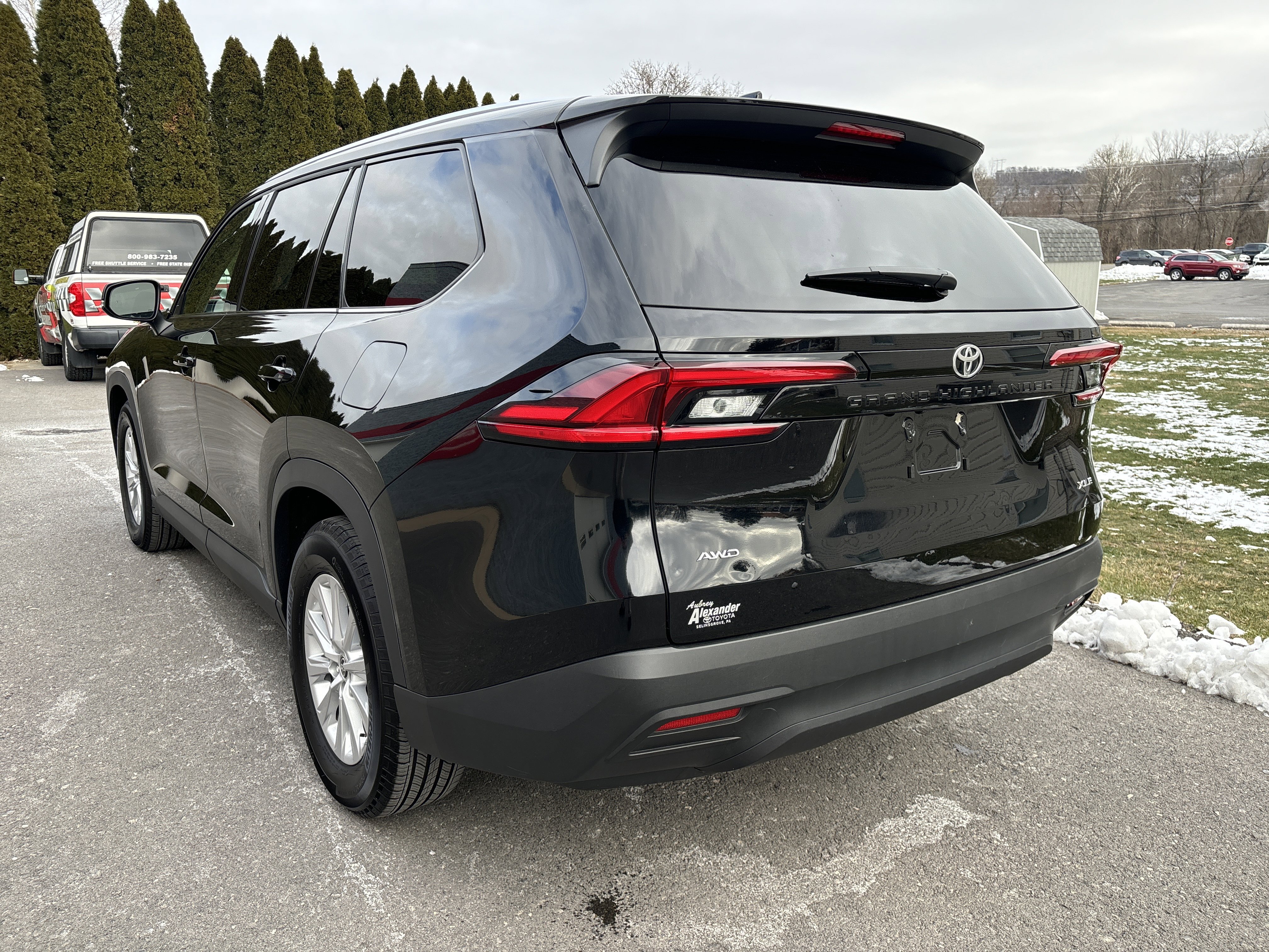 Used 2025 Toyota Grand Highlander AWD image 6