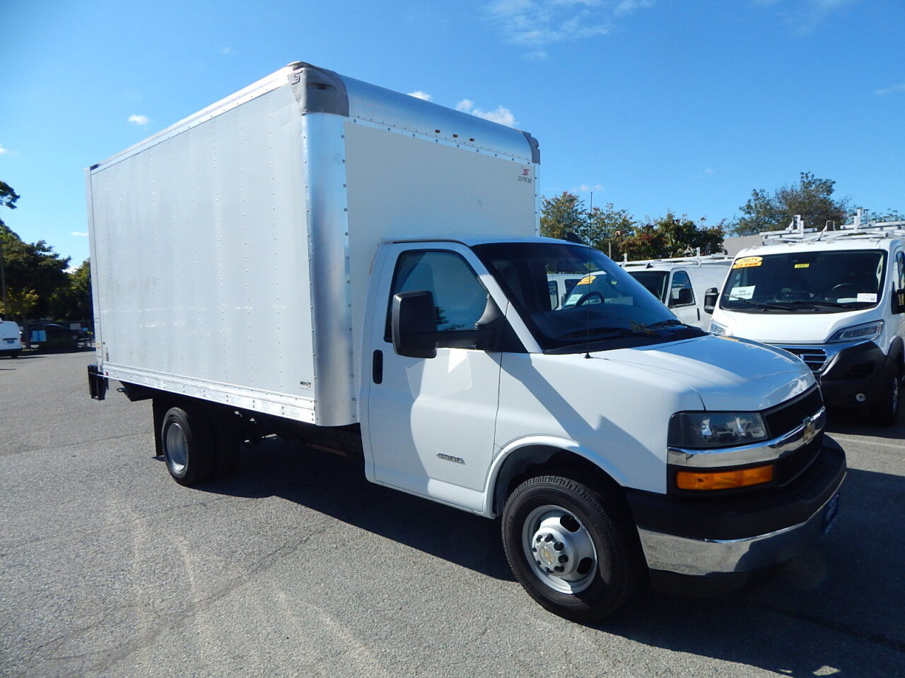 Used 2019 Chevrolet Express 4500 w/ Power Convenience Package RWD image 10