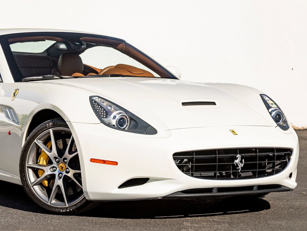 Used 2010 Ferrari California RWD image 7