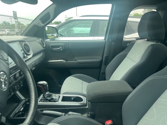 Used 2020 Toyota Tacoma TRD Sport w/ TRD Premium Sport Package AWD/4WD image 13