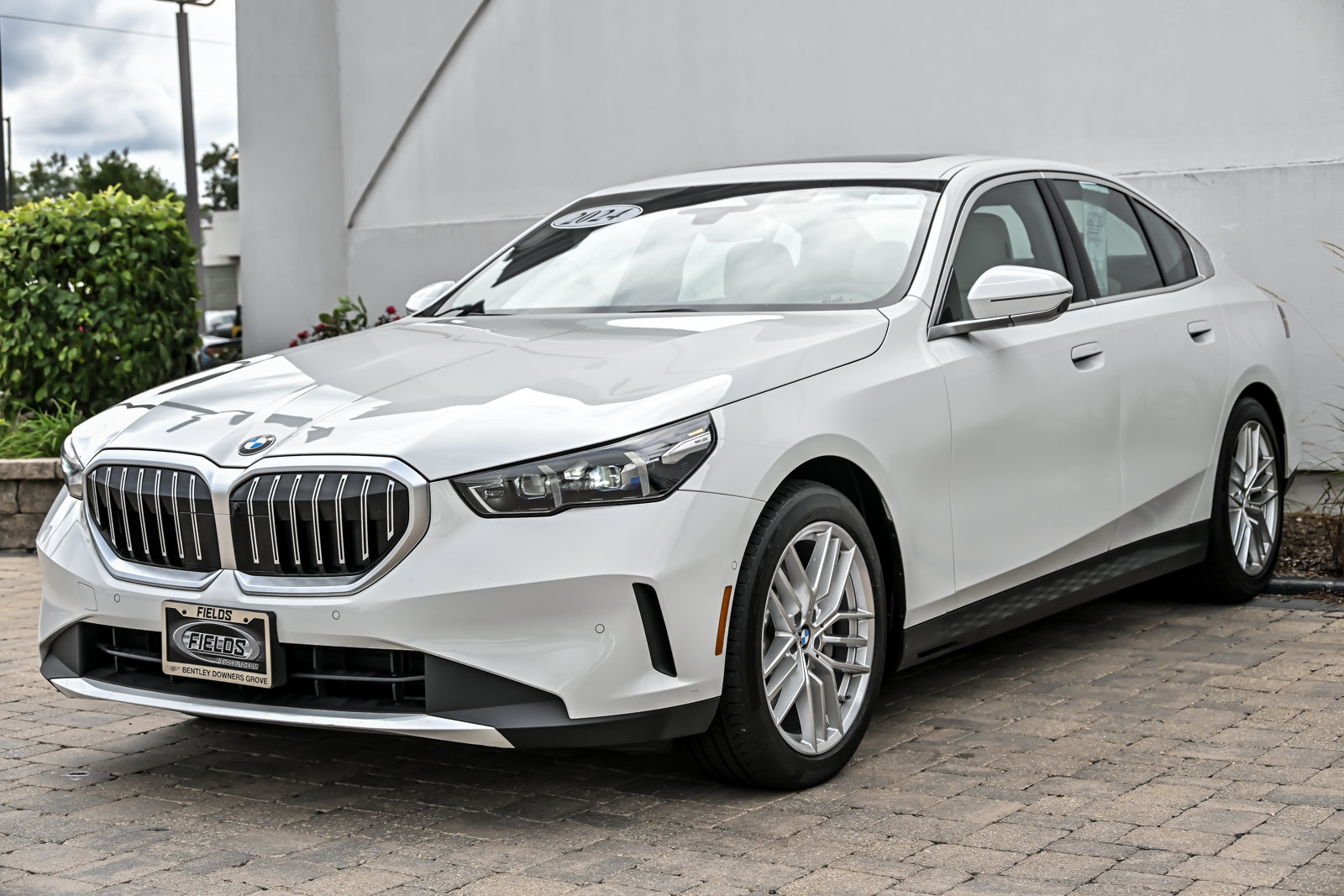 Used 2024 BMW 530i xDrive w/ Premium Package AWD/4WD image 3