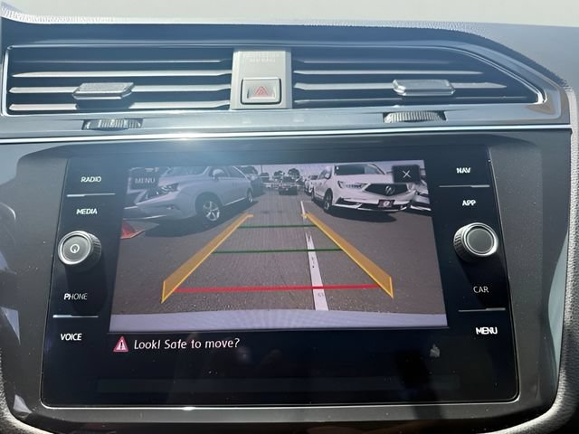 Used 2018 Volkswagen Tiguan SEL AWD/4WD image 21