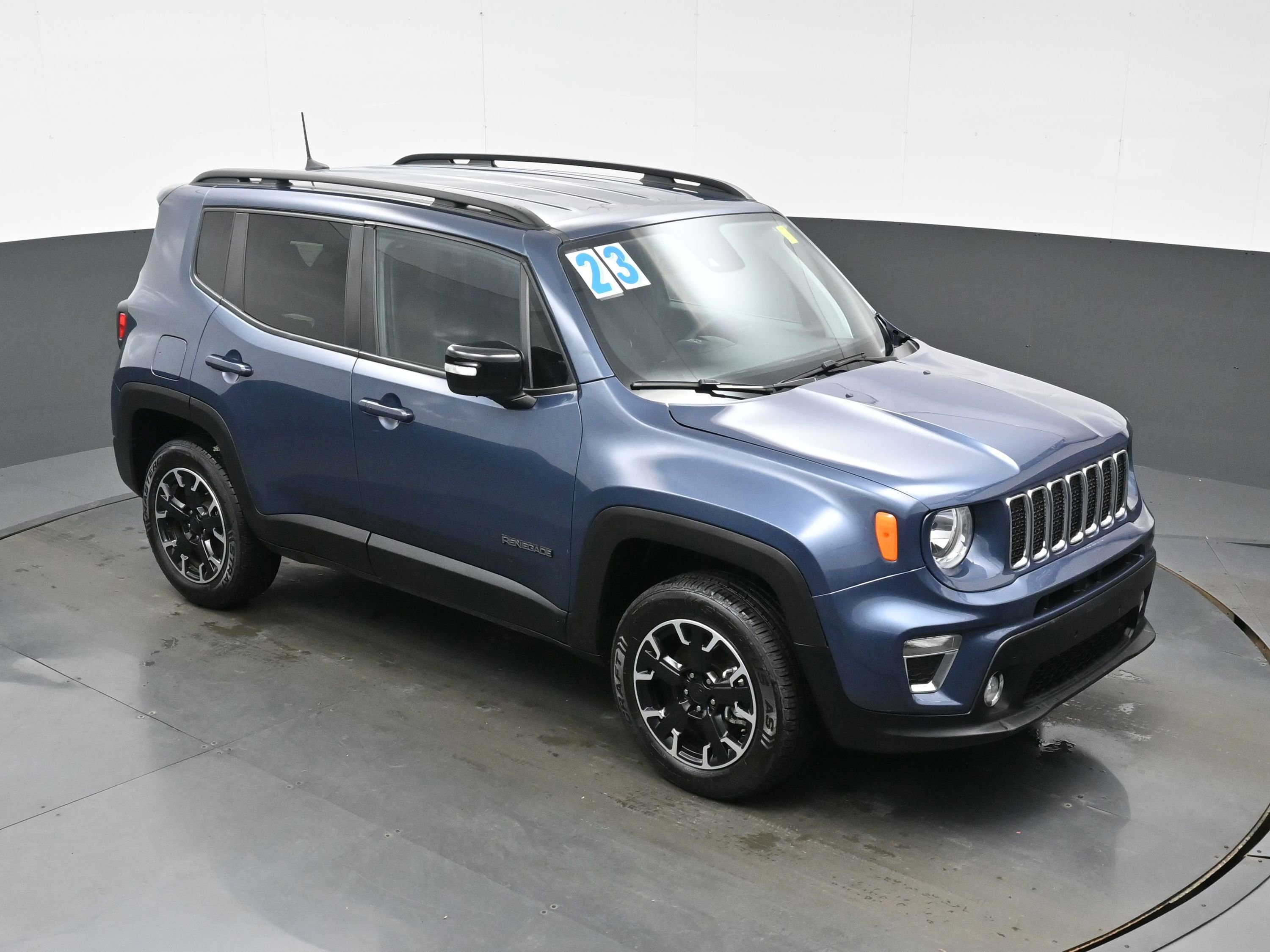 Used 2023 Jeep Renegade Latitude AWD/4WD image 37