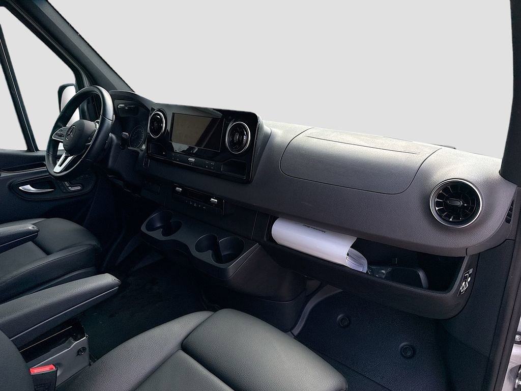 Used 2022 Mercedes-Benz Sprinter 2500 image 28