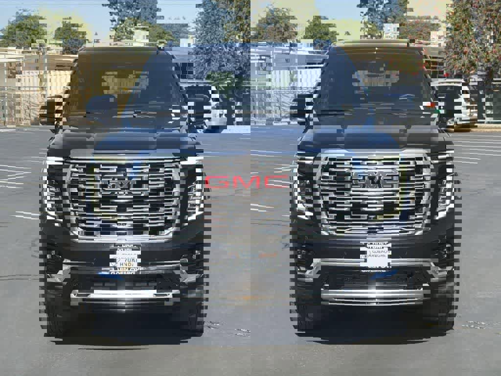 Used 2025 GMC Yukon Denali image 2