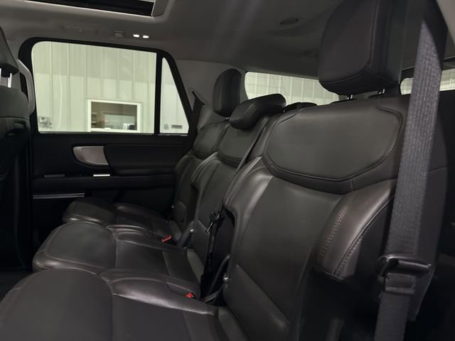Used 2025 Ford Expedition Active AWD/4WD image 25