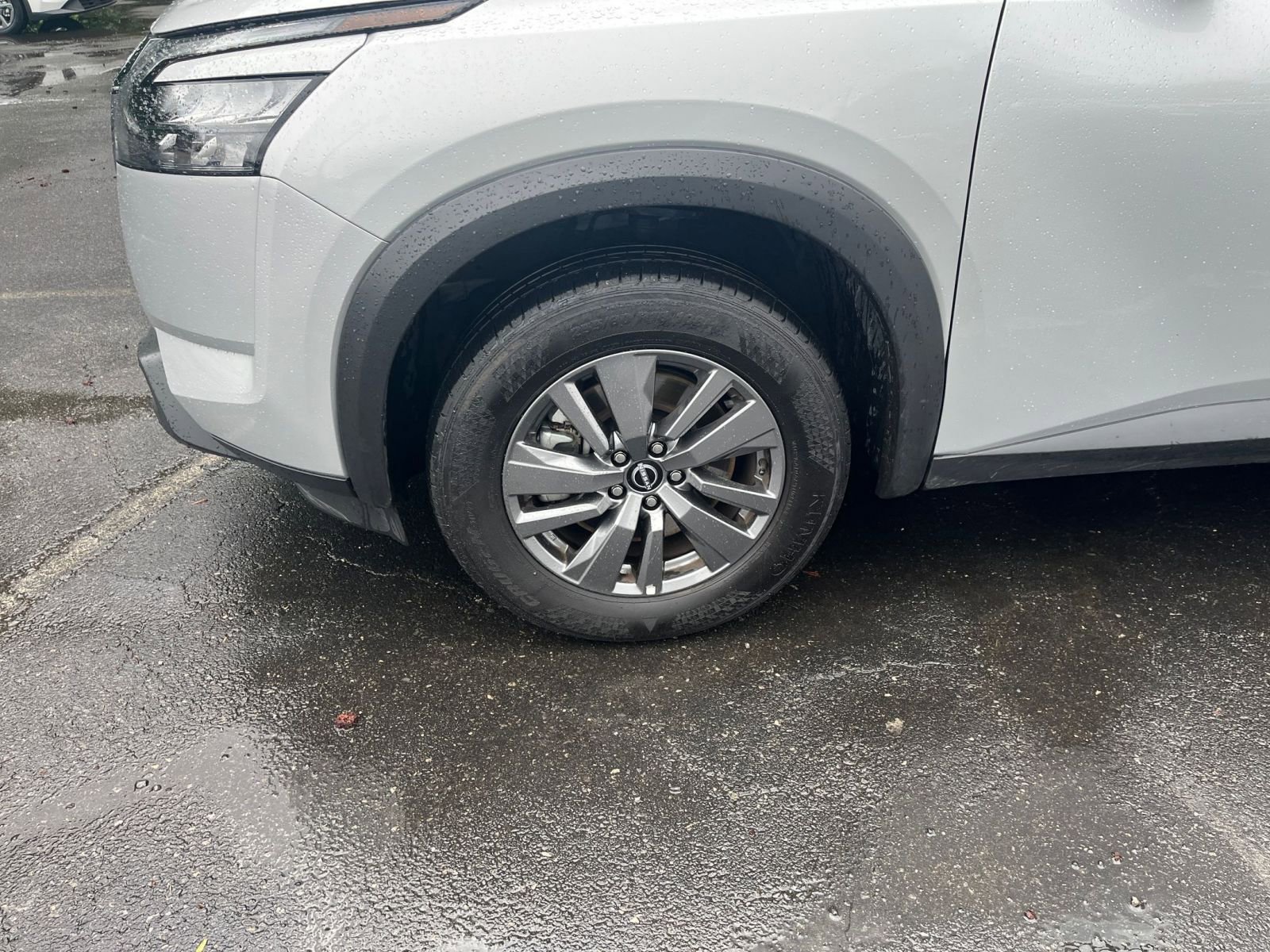 Used 2025 Nissan Pathfinder SV FWD image 32