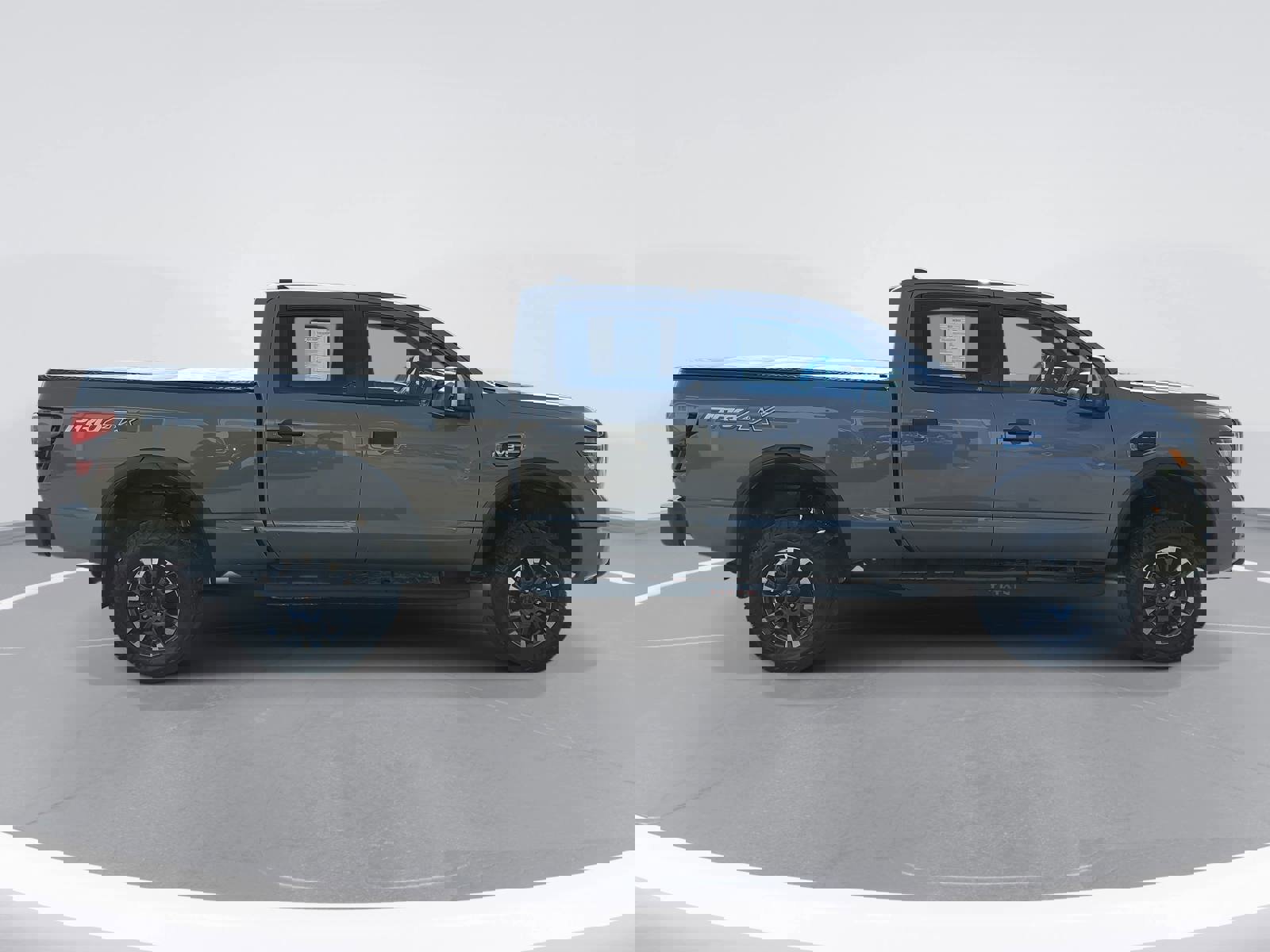 Used 2024 Nissan Titan PRO-4X image 4