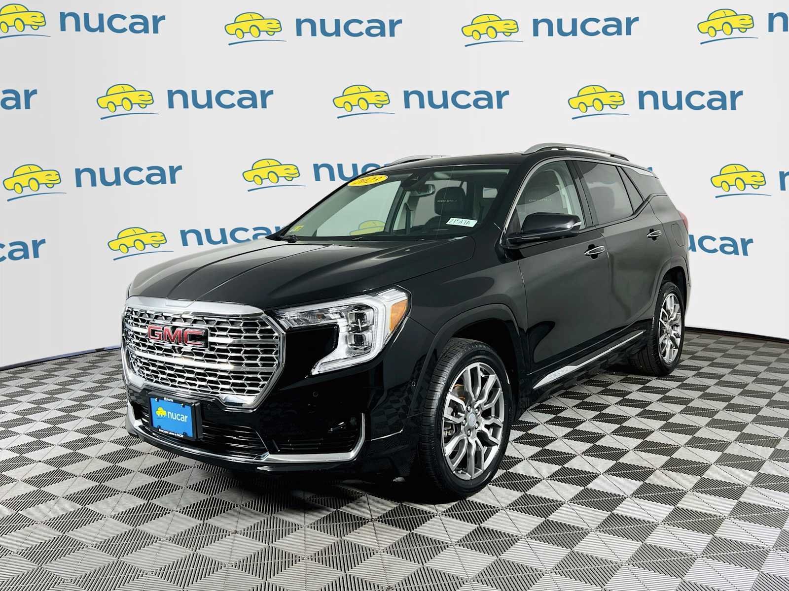 Used 2023 GMC Terrain Denali w/ Denali Premium Package AWD/4WD image 3