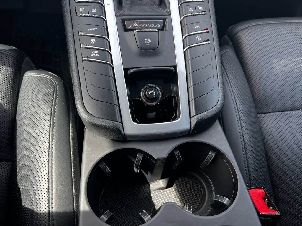 Used 2020 Porsche Macan image 35