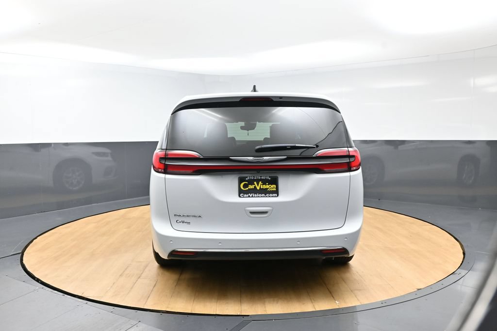 Used 2024 Chrysler Pacifica Touring-L FWD image 45