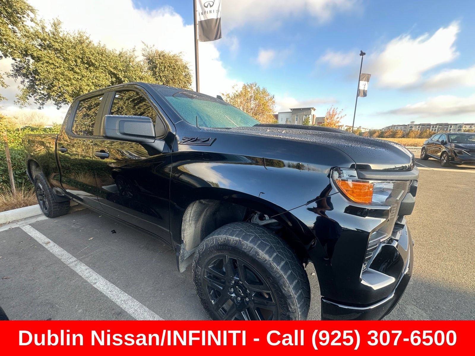 Used 2025 Chevrolet Silverado 1500 Custom Trail Boss w/ Midnight Edition AWD/4WD image 1