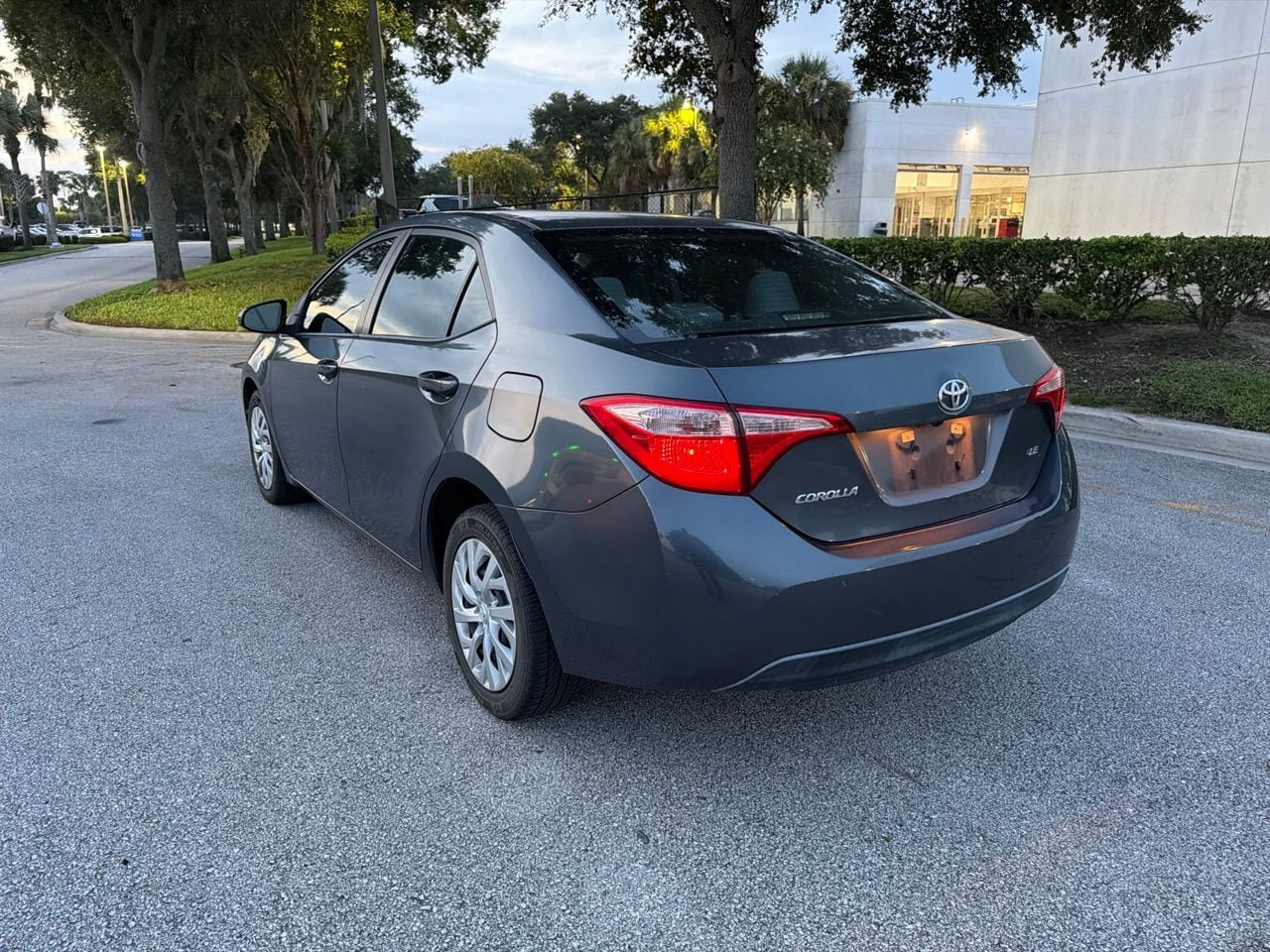 Used 2017 Toyota Corolla LE FWD image 3