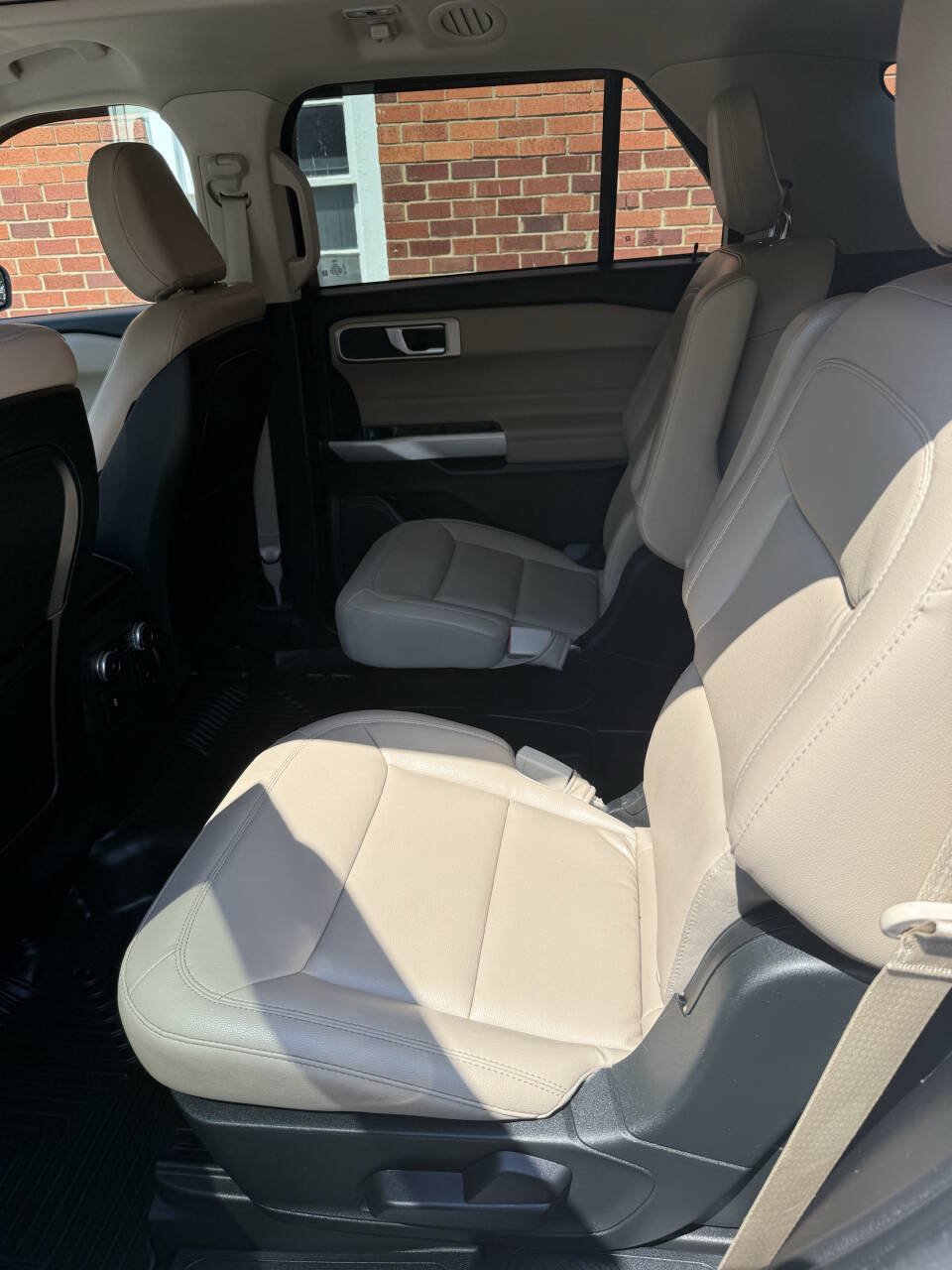Used 2020 Ford Explorer XLT w/ Equipment Group 202A AWD/4WD image 16