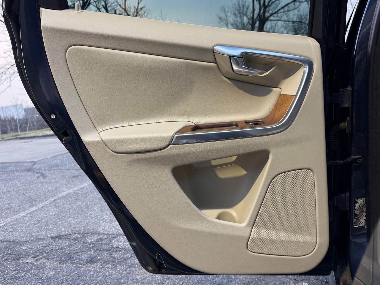 Used 2015 Volvo XC60 T5 Platinum image 15