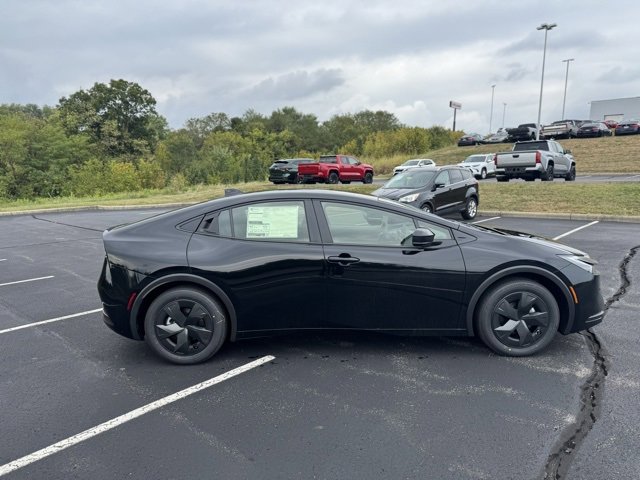 New 2026 Toyota Prius LE image 2