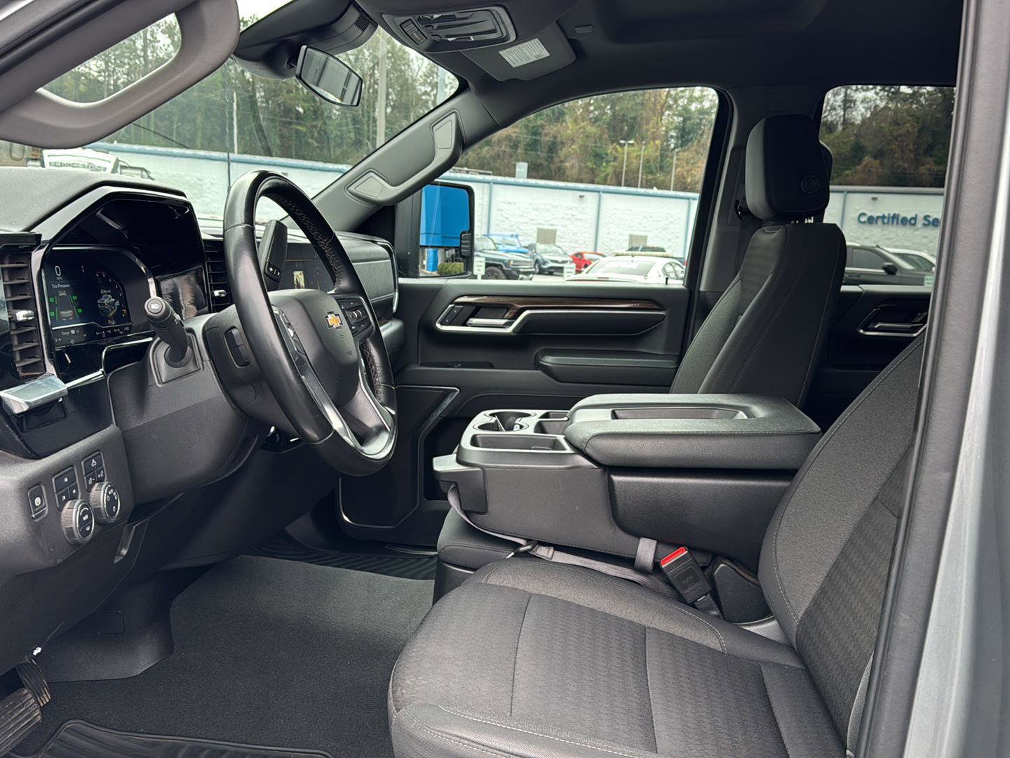 Used 2024 Chevrolet Silverado 2500 LT image 8