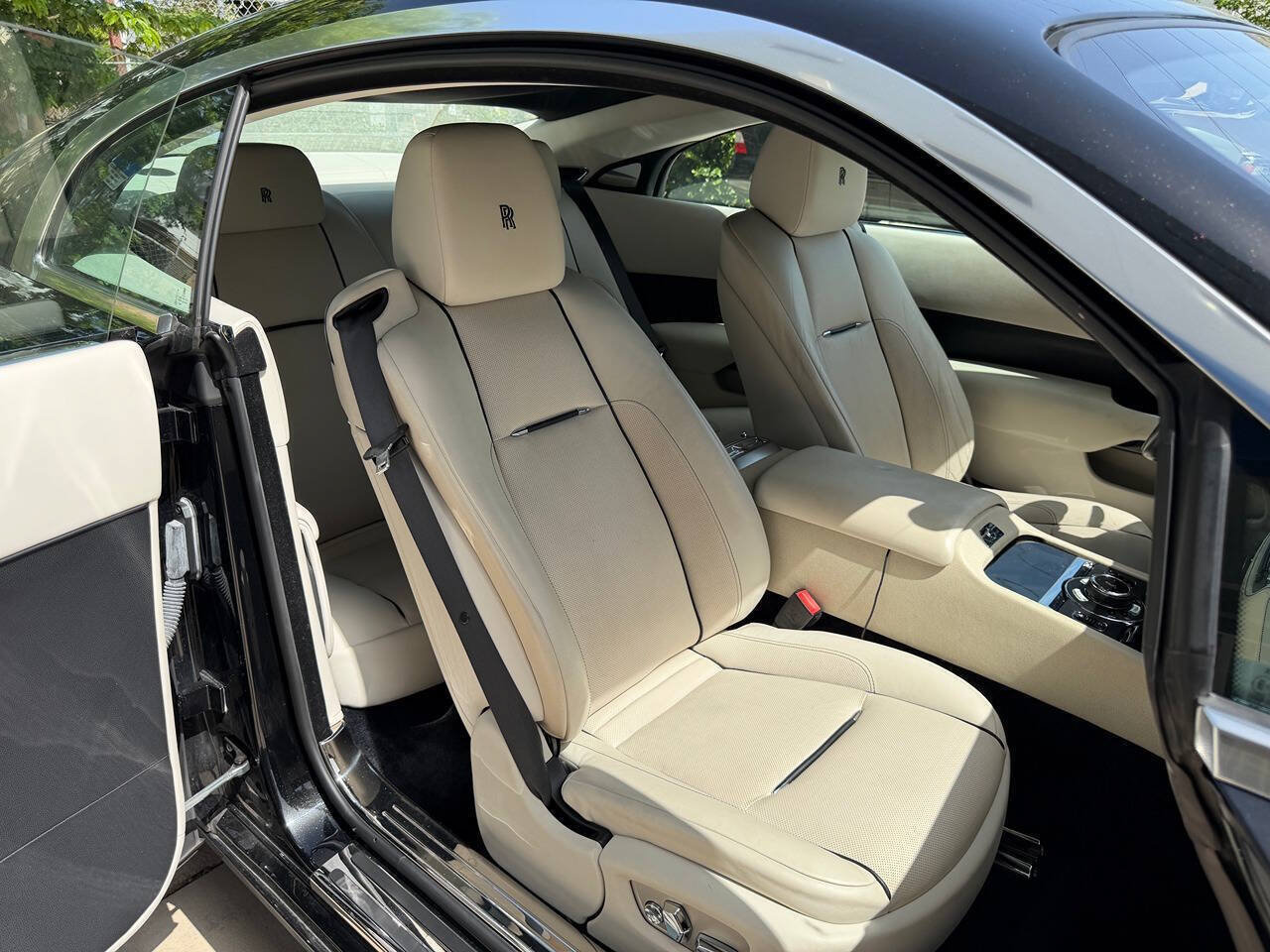 Used 2016 Rolls-Royce Wraith RWD image 18