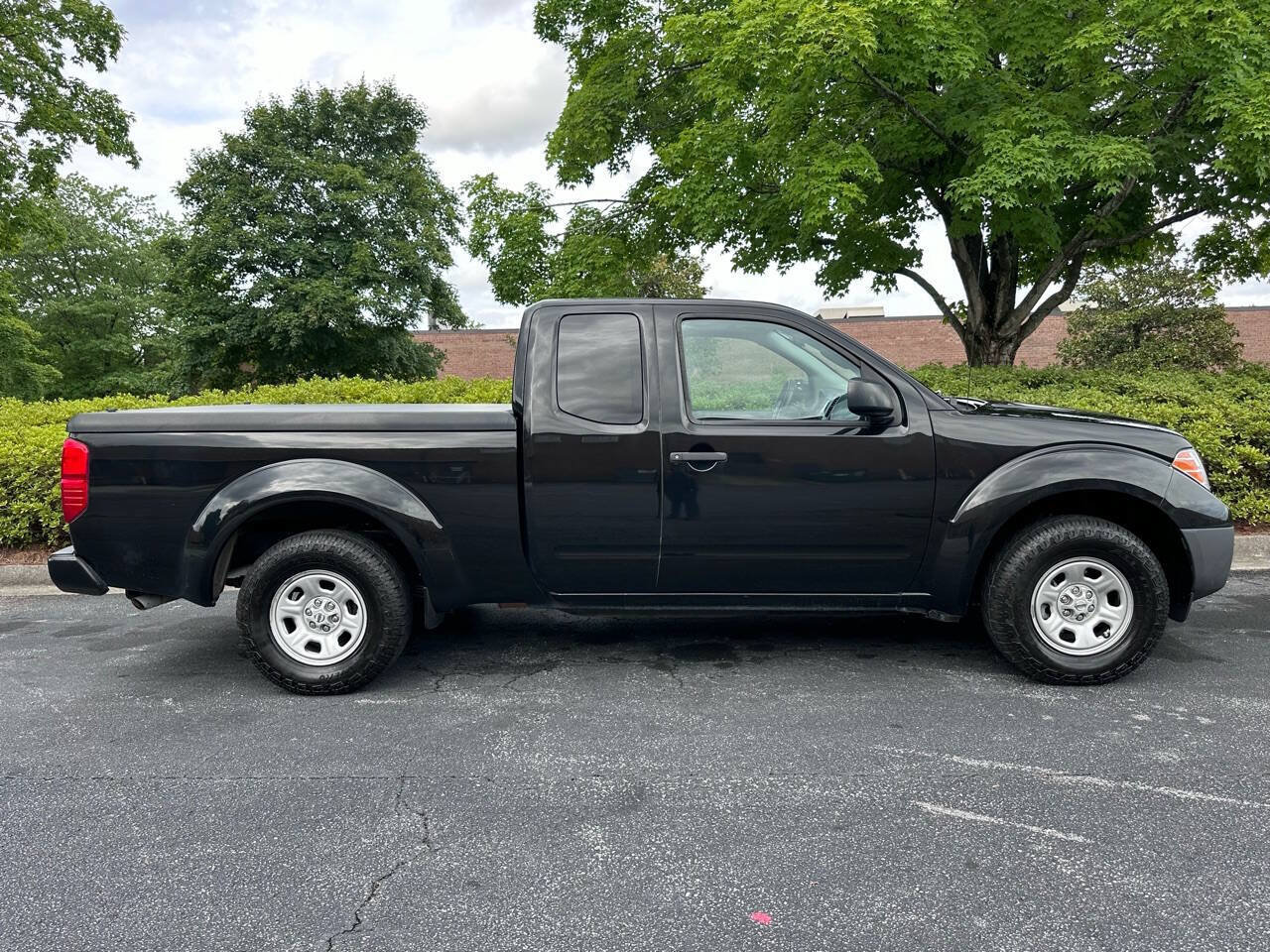 Used 2017 Nissan Frontier S RWD image 5