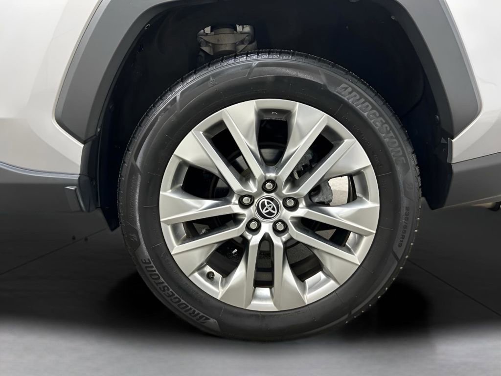 Used 2021 Toyota RAV4 Limited image 13