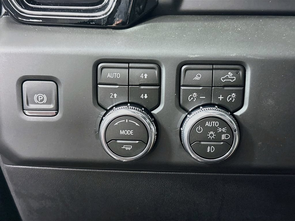 New 2026 GMC Sierra 1500 AT4 w/ AT4 Premium Package AWD/4WD image 10