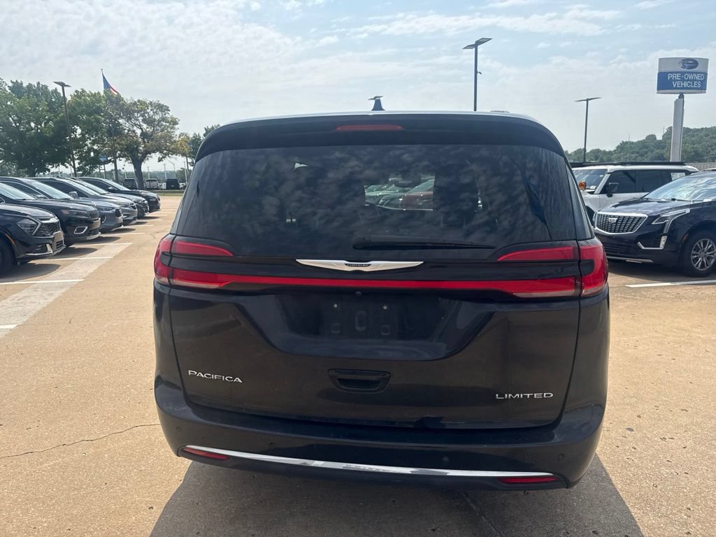 Used 2023 Chrysler Pacifica Limited FWD image 4