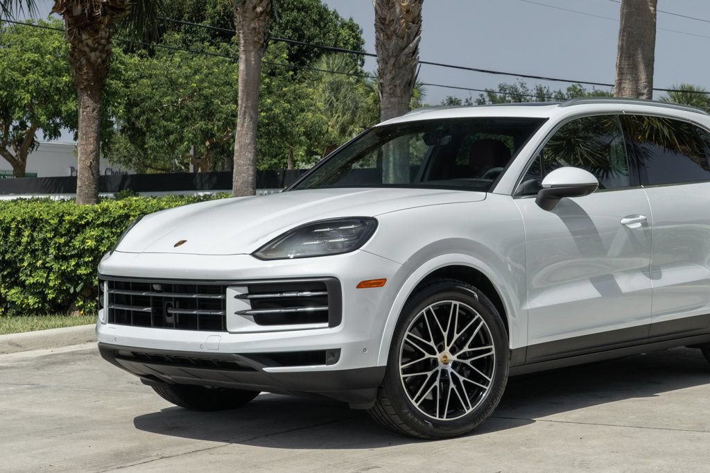 Used 2024 Porsche Cayenne AWD/4WD image 2