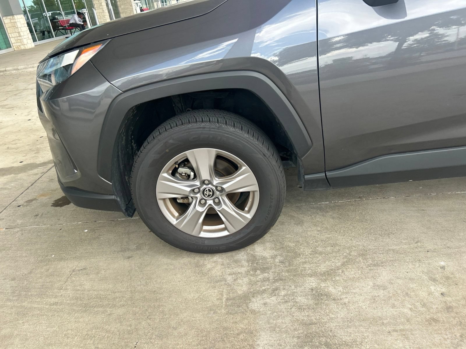 Used 2025 Toyota RAV4 XLE FWD image 25