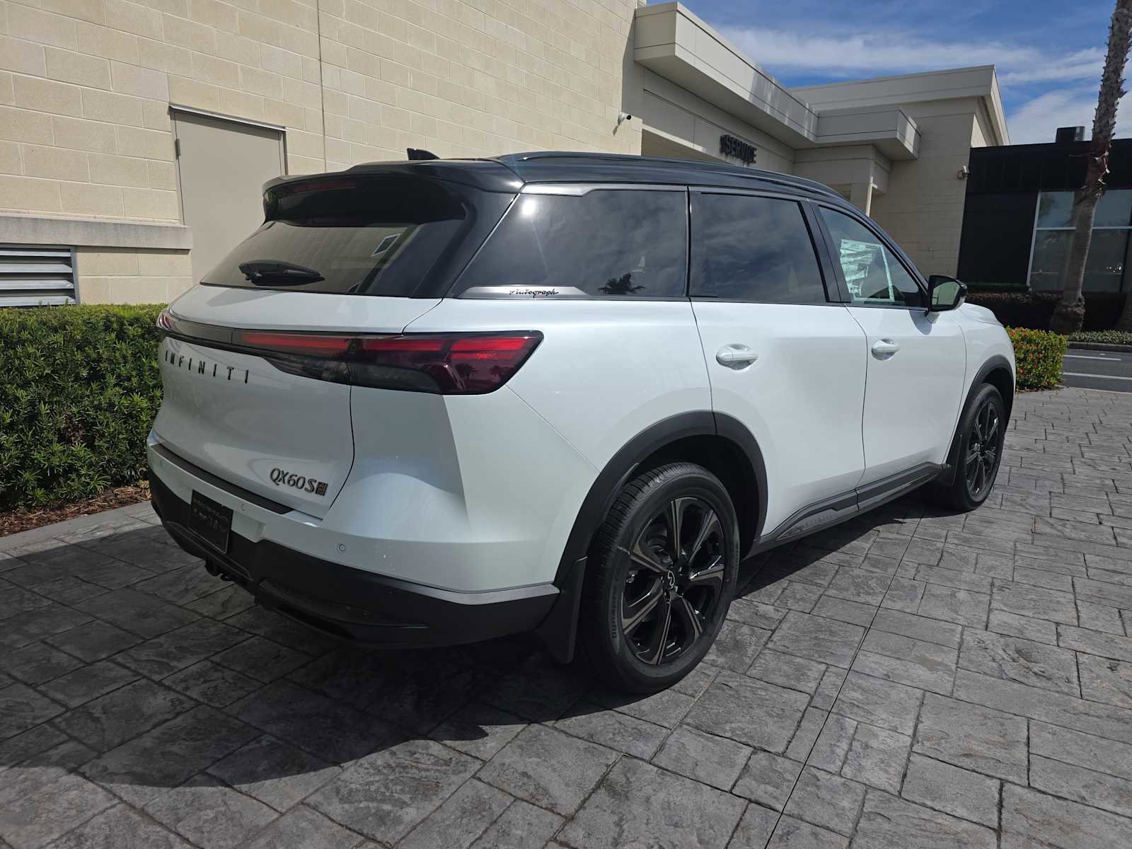 New 2026 INFINITI QX60 Autograph w/ Dark Cargo Package image 3