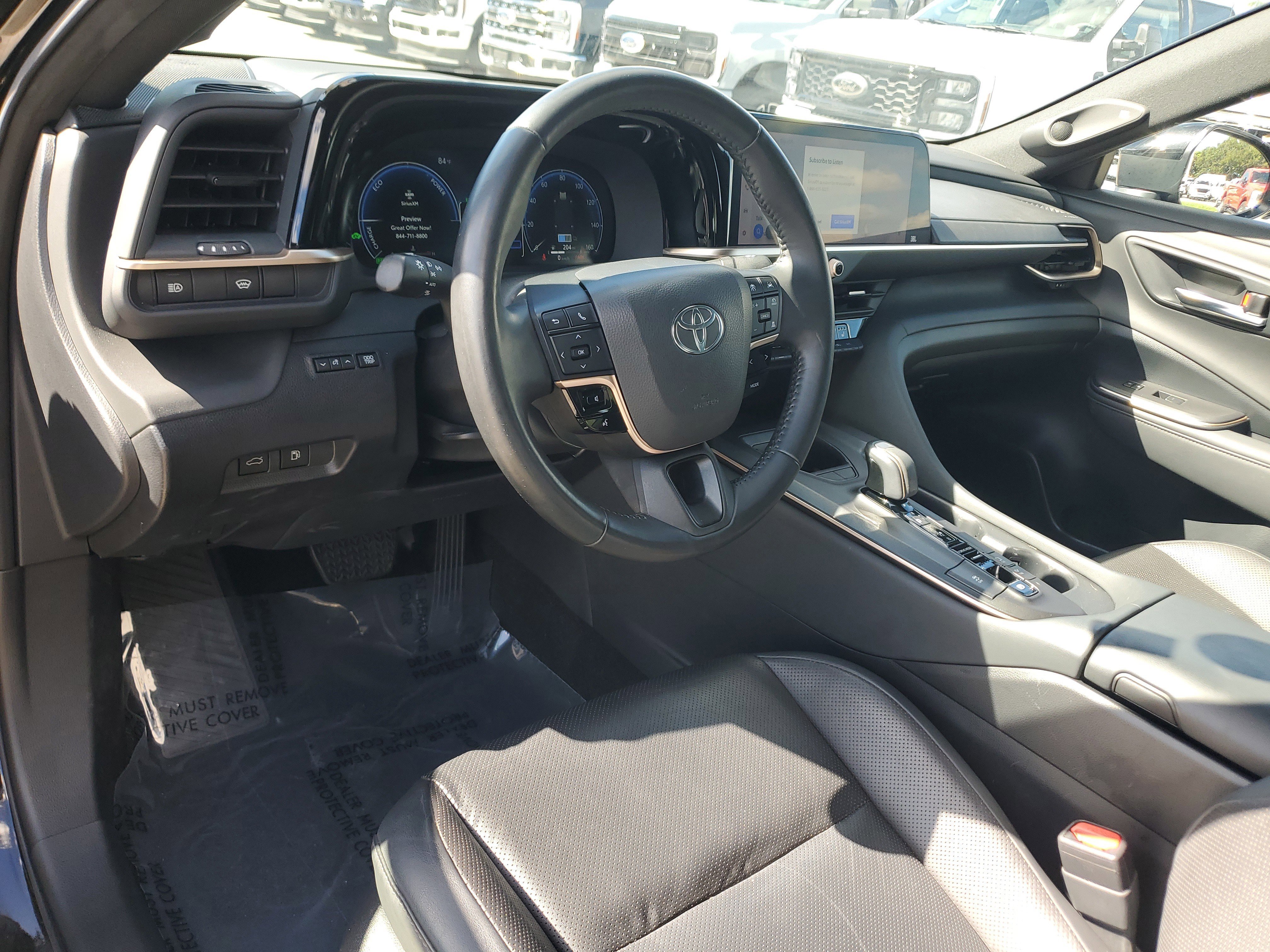 Used 2023 Toyota Crown Limited image 9