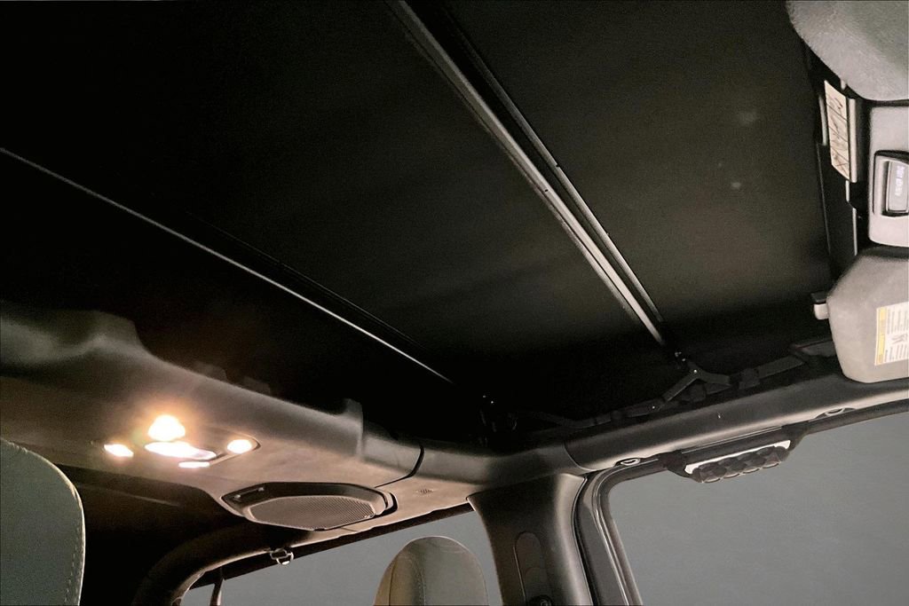 Used 2019 Jeep Wrangler Sport S image 27