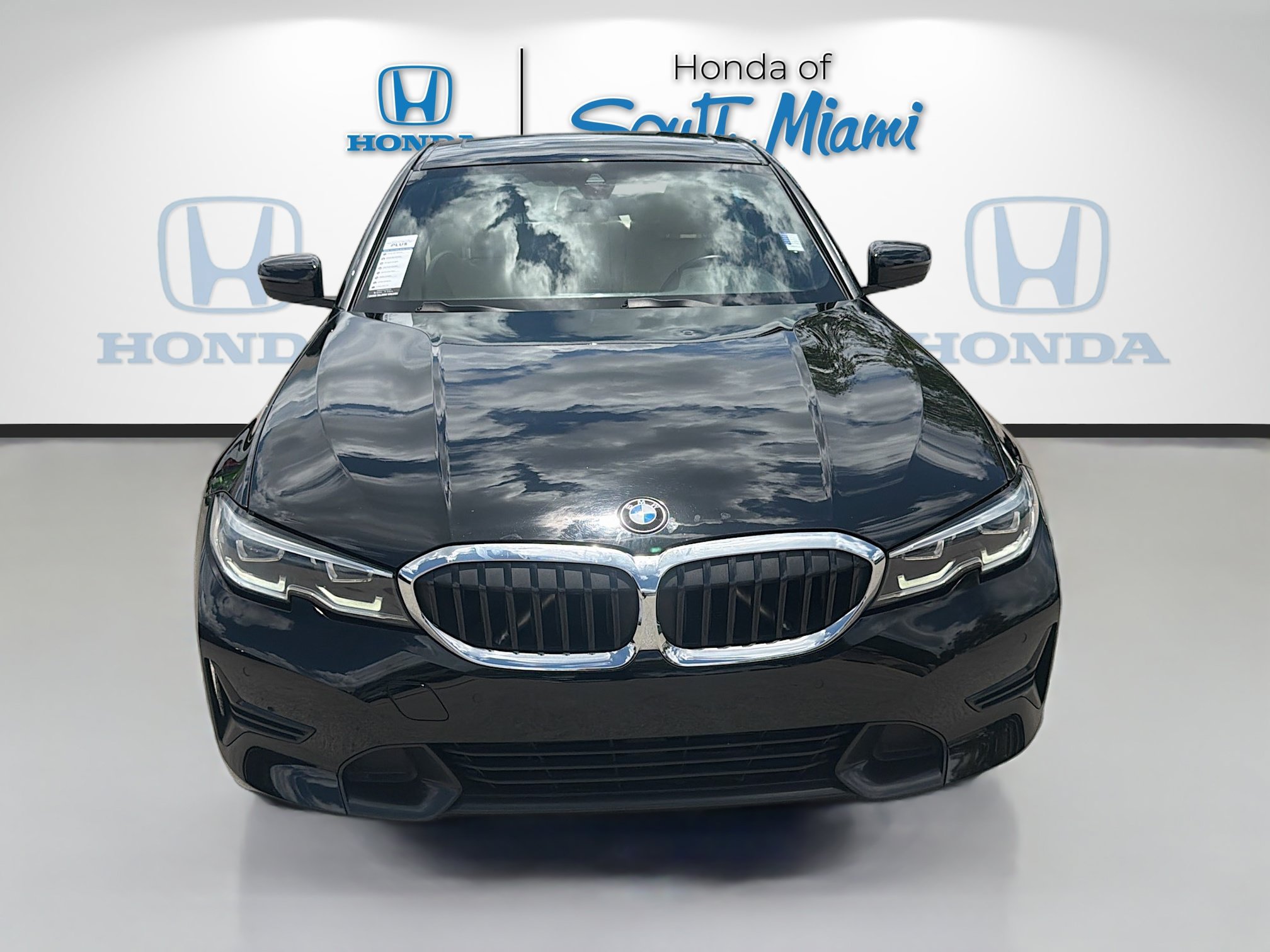 Used 2022 BMW 330i Sedan w/ Driving Assistance Package RWD image 2
