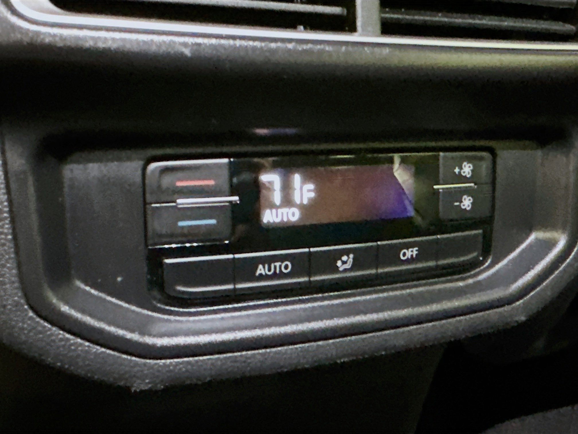 Used 2025 Volkswagen Atlas SE image 26