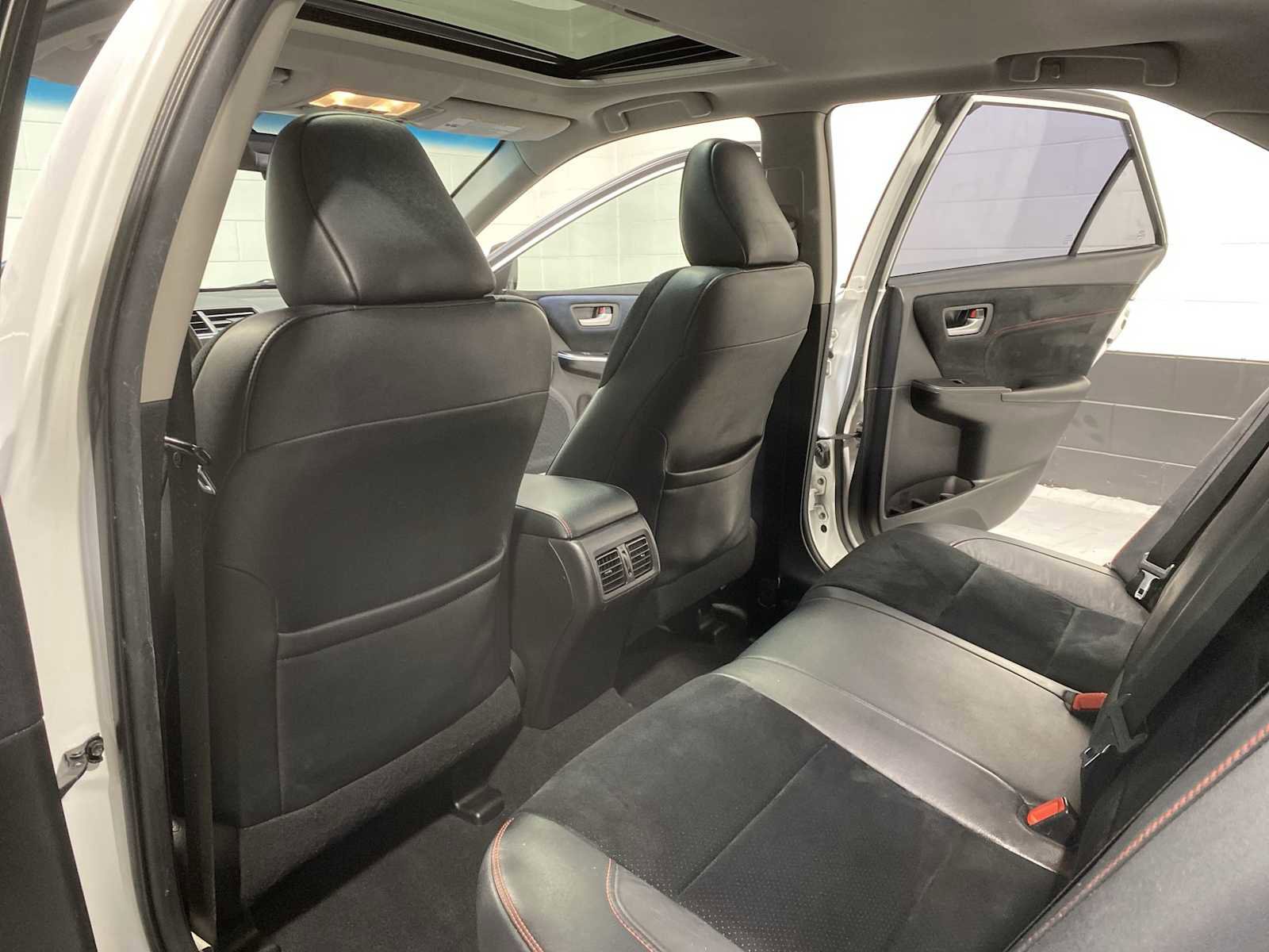 Used 2015 Toyota Camry XSE image 12